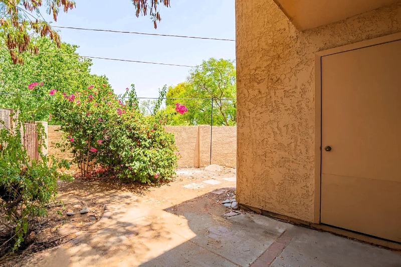 Building Photo - 1025 E Highland Ave