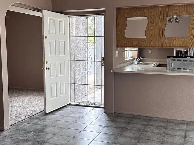 Building Photo - 2910 W Marconi Ave