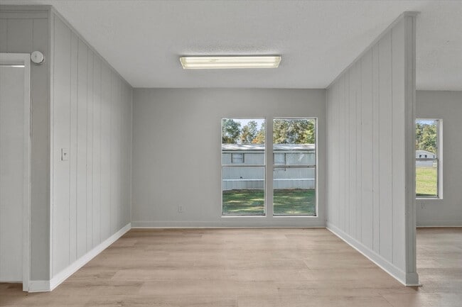 Building Photo - Completely Updated 3BR/2BA Trailer in Musc...