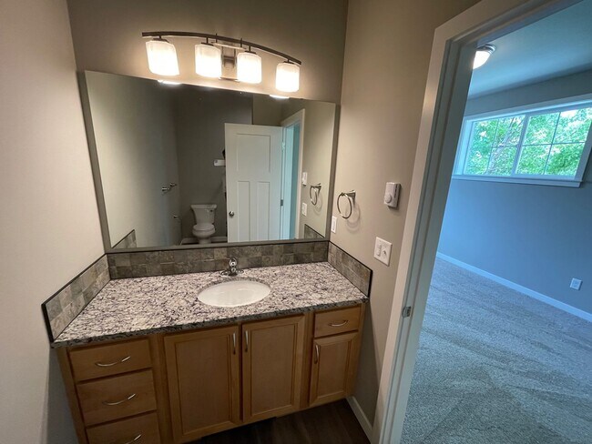 Building Photo - NEW 4 Bedroom / 4.5 Bath Duplex. A/C in every bedroom
