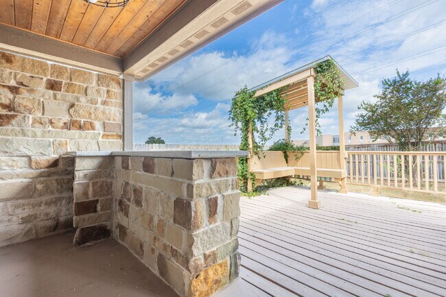 Building Photo - 5815 Southern Knoll