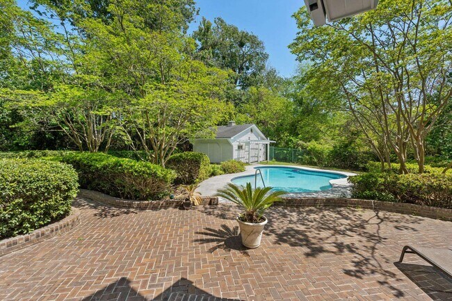 Building Photo - 5704 Woodside Ave