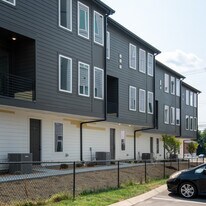 Building Photo - 1043 E Trinity Ln