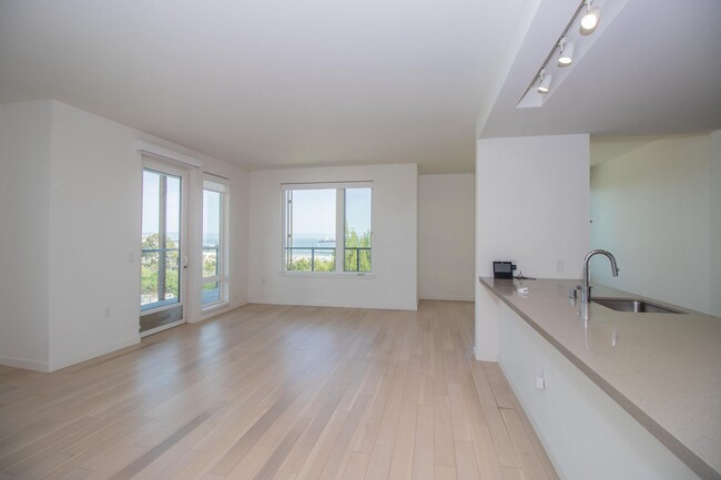 Building Photo - Luxurious 2BD/2BTH w/ Parking and Amazing ...