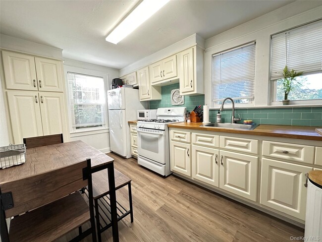 Building Photo - 157 Clinton Ave