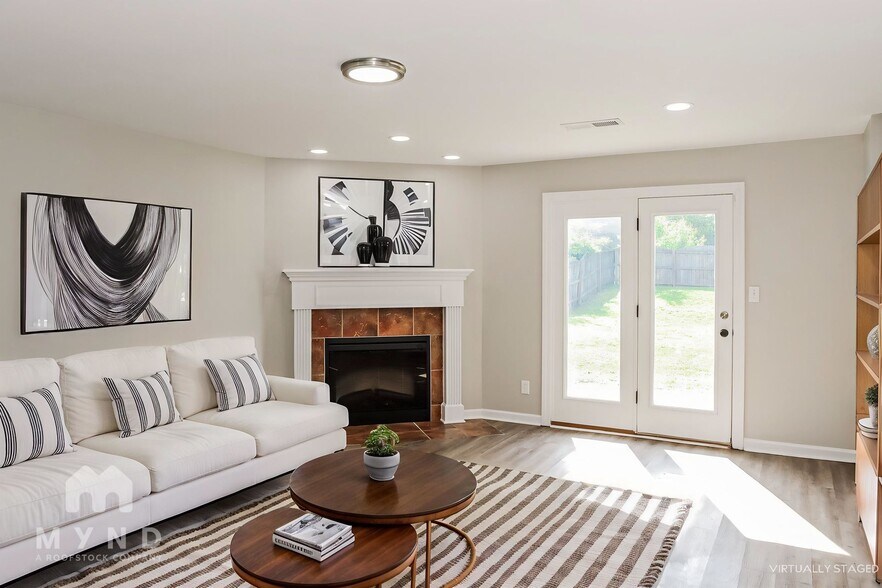 Building Photo - 3225 Lakeland Dr SW