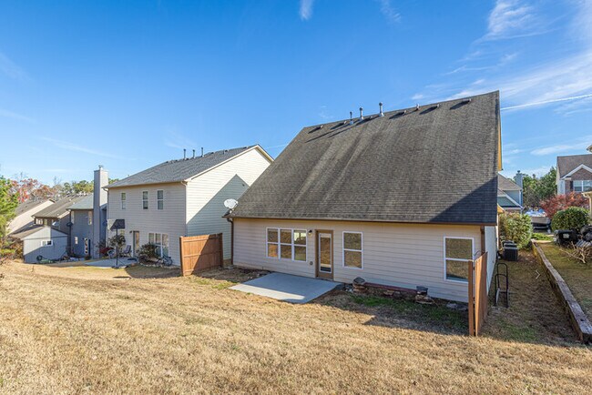 Building Photo - A MUST SEE IN SUGAR HILL!!!