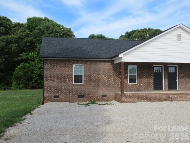 Building Photo - 403 Northbrook III School Rd