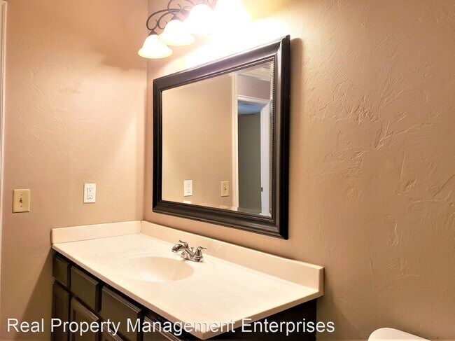 Building Photo - 2 br, 2 bath House - 6801 Woodlake Dr