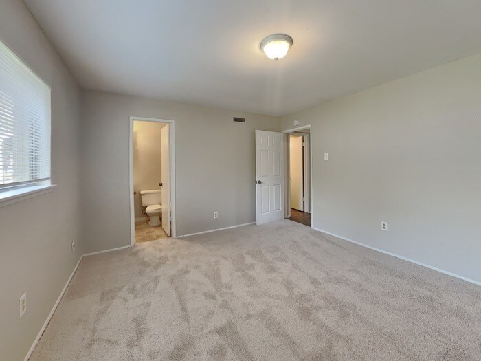 Building Photo - 116 Yorkshire Dr