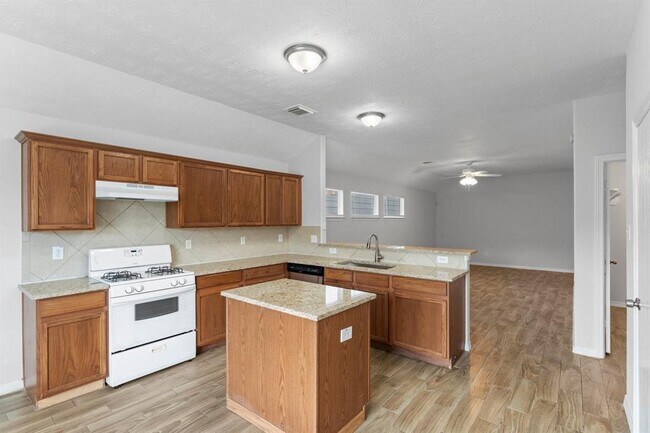Building Photo - 5041 Willow Point Dr