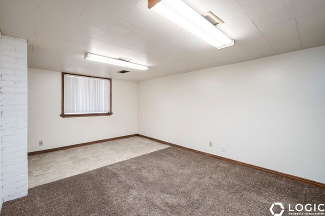 Building Photo - 811 E 50 S