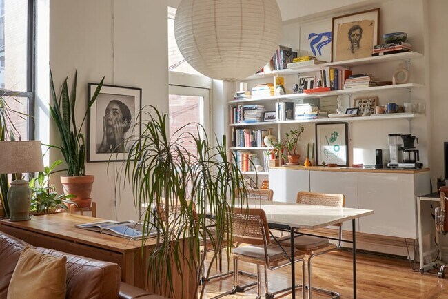 Building Photo - 82 Butler St