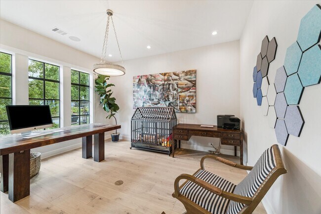 Building Photo - 1136 Woodland St