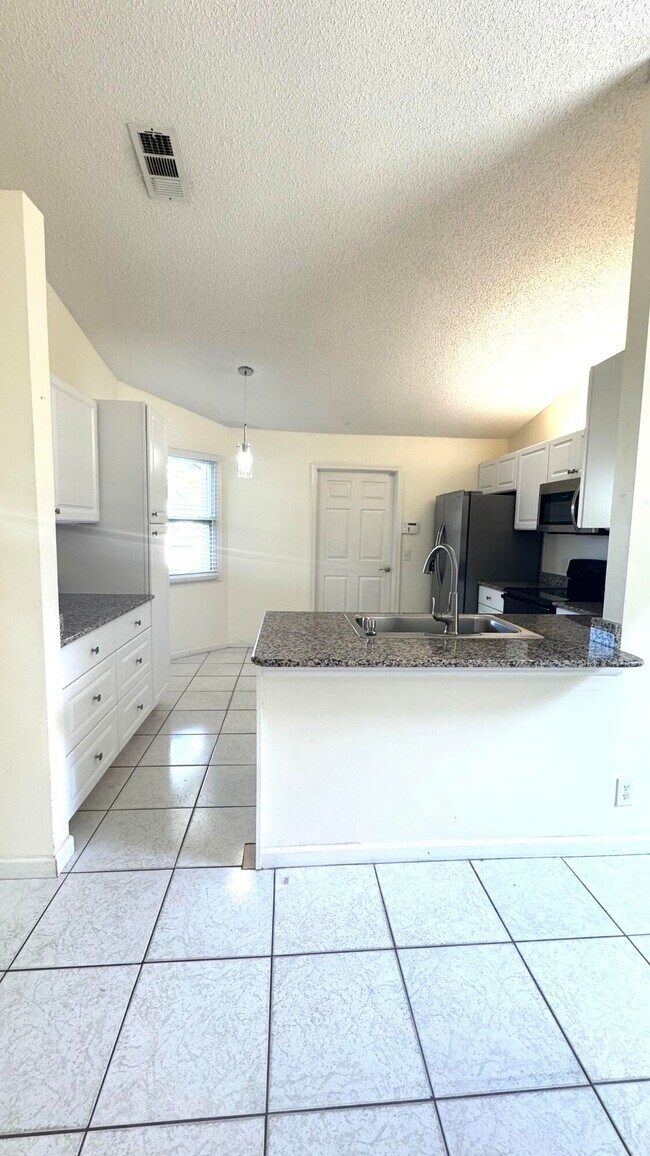 Building Photo - 5149 El Claro Cir