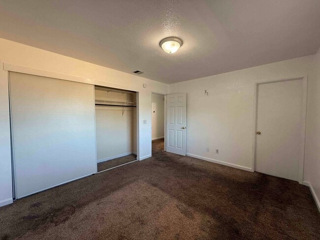 Building Photo - Elk Grove 3 Bed 2 Bath