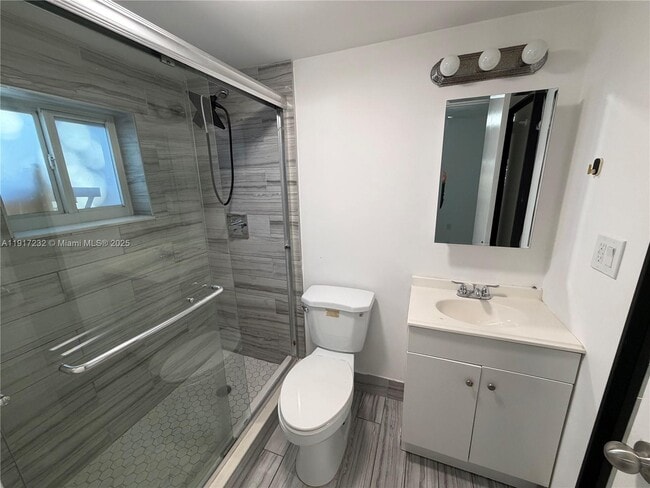 Building Photo - 340 SW 18th Rd