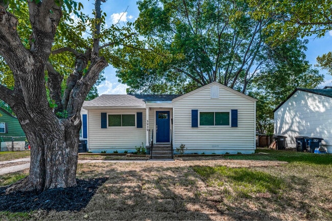 Building Photo - 3929 Winfield Ave