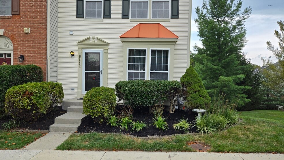 Front Steps - 9443 Birchwood Ln