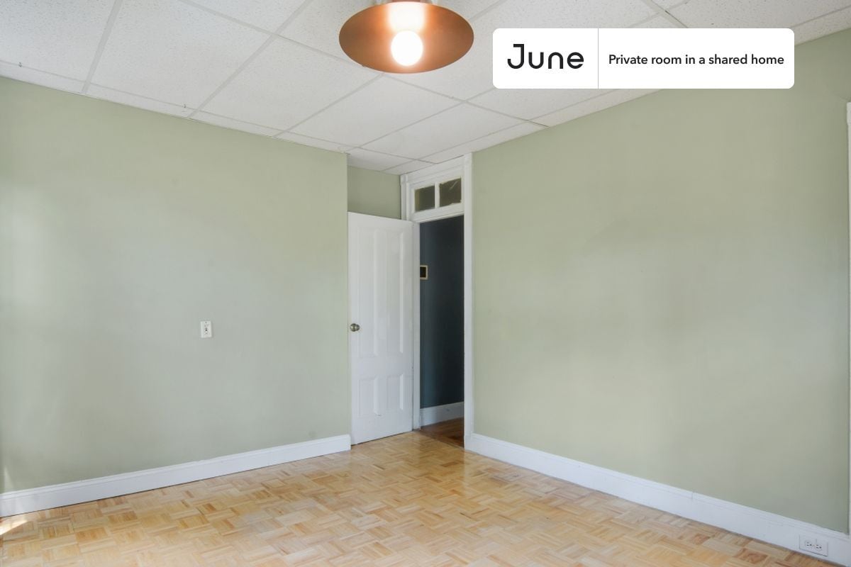 Building Photo - Room in Shared 7 bed/2.5 bath home