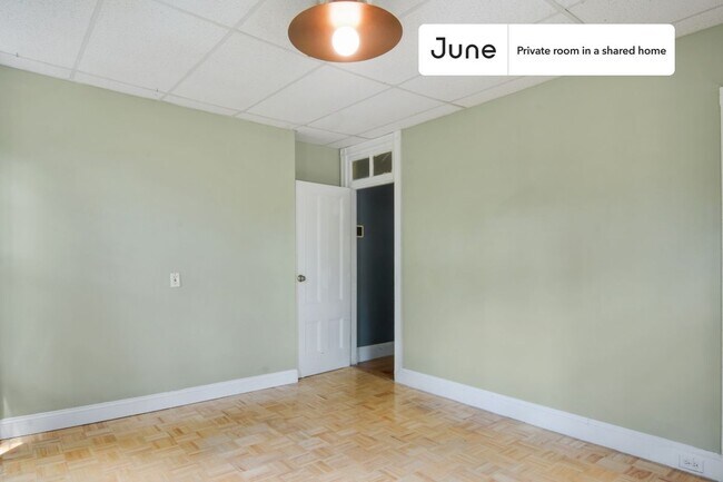 Building Photo - Private bedroom in 7 bed/2.5 bath Home