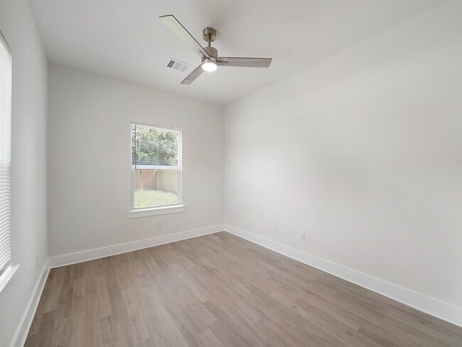 Building Photo - 8122 Double