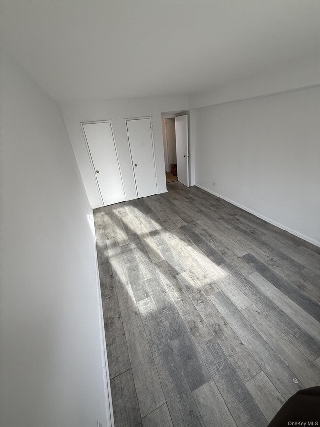 Building Photo - 83-30 Vietor Ave