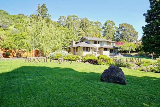Building Photo - Spacious Glenwood Oasis with Acre of Land!
