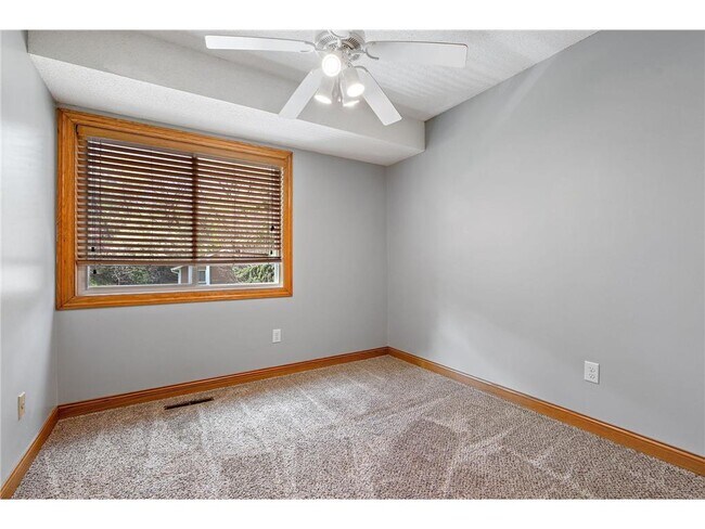 Building Photo - 1735 Walnut Ln