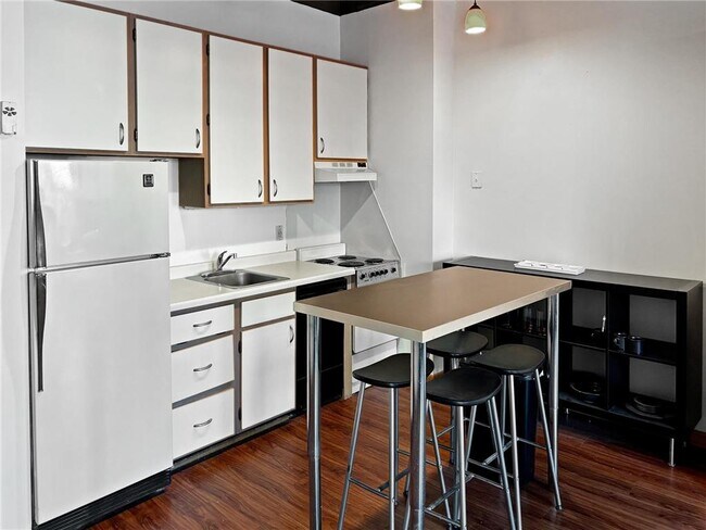 Building Photo - 431 S 7th St