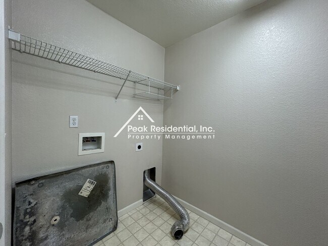 Building Photo - 9196 Cortina Cir