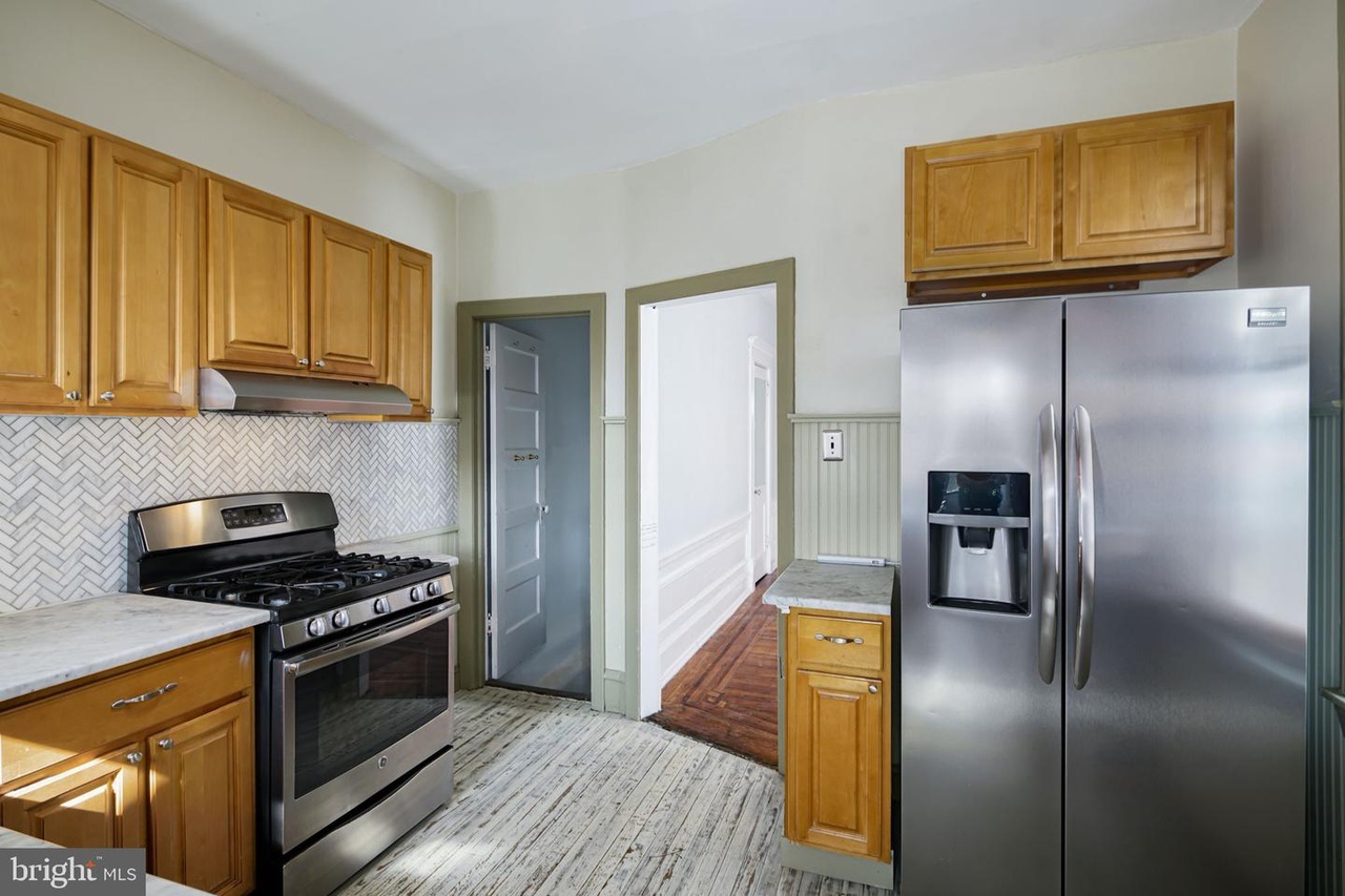 11_KITCHEN_2 - 6212 Webster St