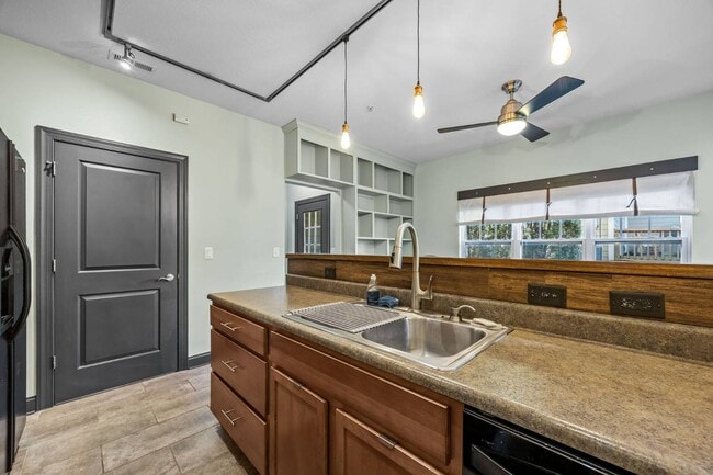 Building Photo - 123 Foxden Dr