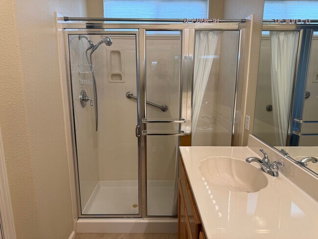 Building Photo - Summerset Living- with a Bonus Room