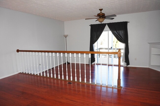 Building Photo - Charming 3Bed/2.5 Bath in Nottingham!