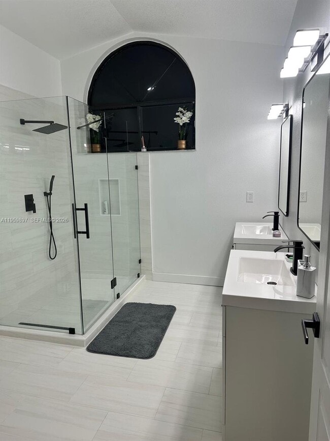 Building Photo - 2359 Kings Crest Rd