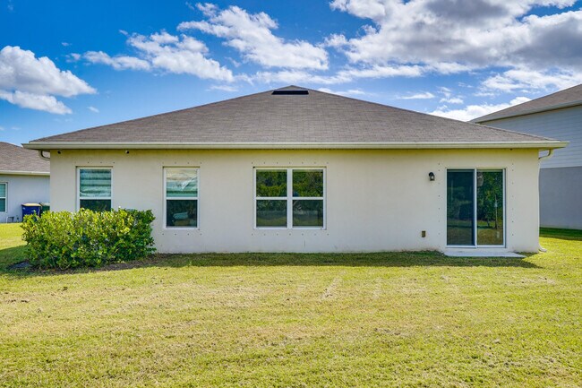 Building Photo - 712 Pomegranate Pl