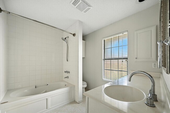 Building Photo - Beautiful 4-Bedroom Home in Sought-After Plano