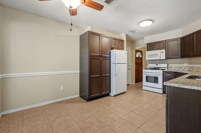 Building Photo - 206 Esmond Ct