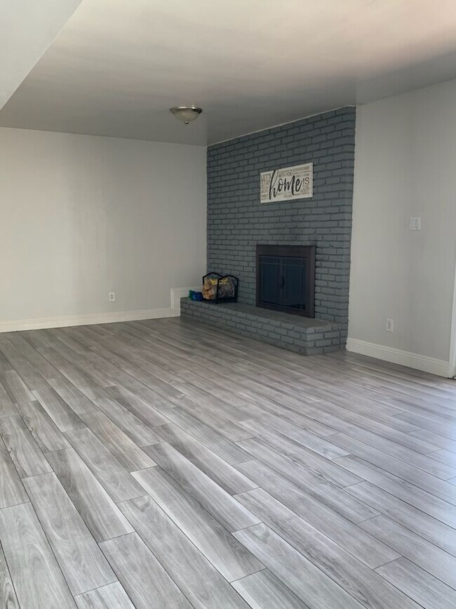 Building Photo - 4605 Christmas Tree Ln