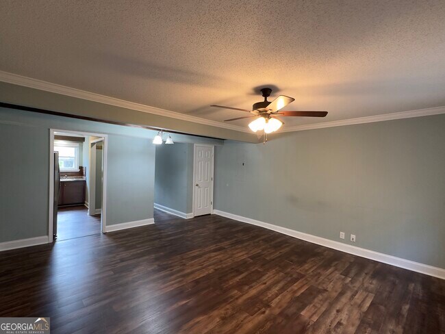 Building Photo - 10 Church St