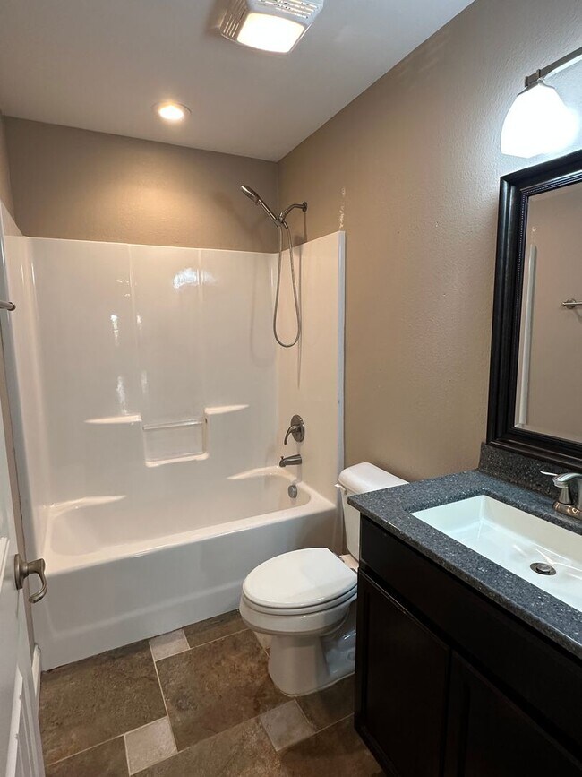 Building Photo - 4 Bed 2 Bath FOR RENT in Waynesville