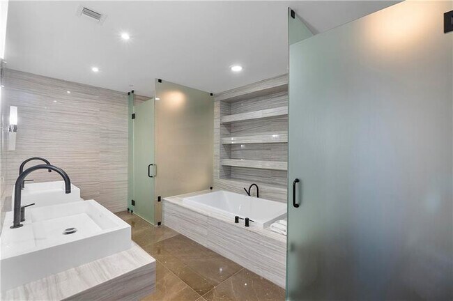 Building Photo - 2200 N Ocean Blvd