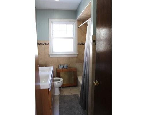 Building Photo - 211 Elm St