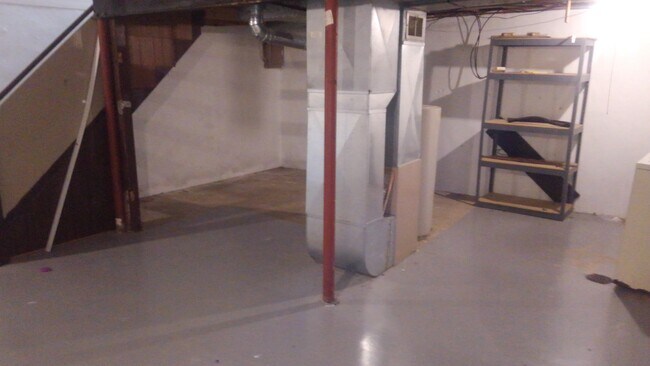 Building Photo - 1648 Burcham Dr