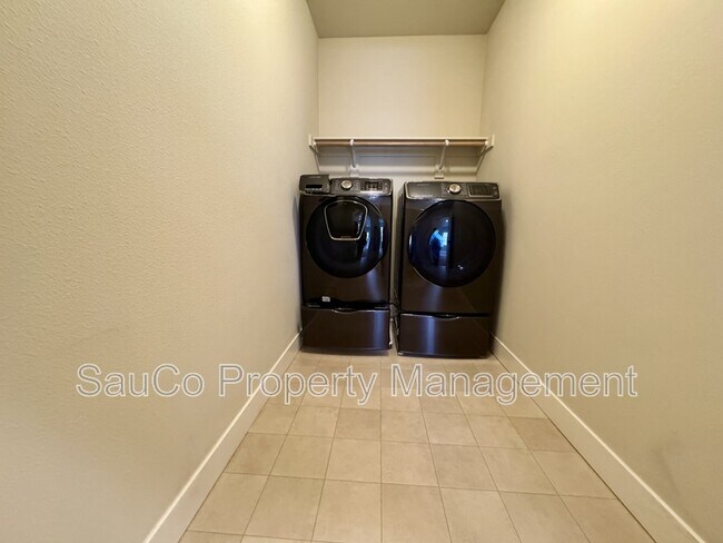 Building Photo - 16858 SW Larkspring Ln