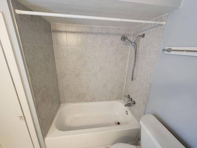 Building Photo - Charming 4-Bedroom Property in Prime Location