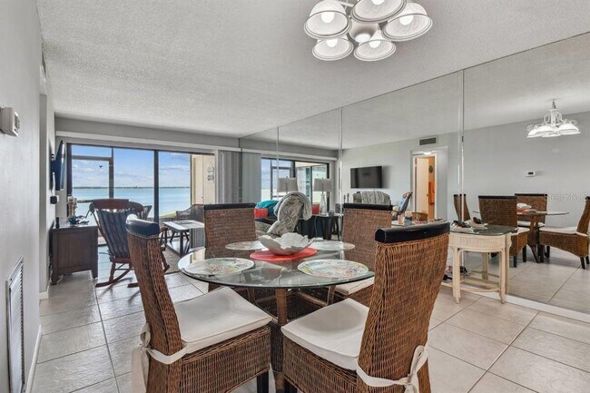 Building Photo - 6177 Sun Blvd