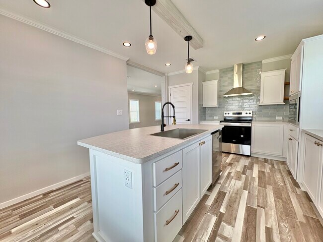 Building Photo - 5715 Camelford Dr