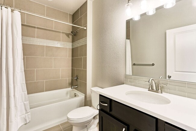 Building Photo - MOVE In SPECIAL - Beautiful 3 Bedroom 2 1/2 Bath Townhome in Loveland